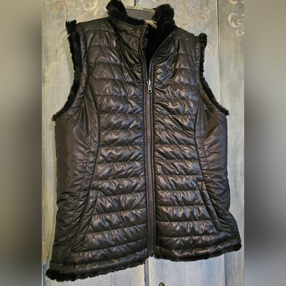 NWOT Reversible Black Puffer/Soft Faux Fur Sleeveless Vest (Med)